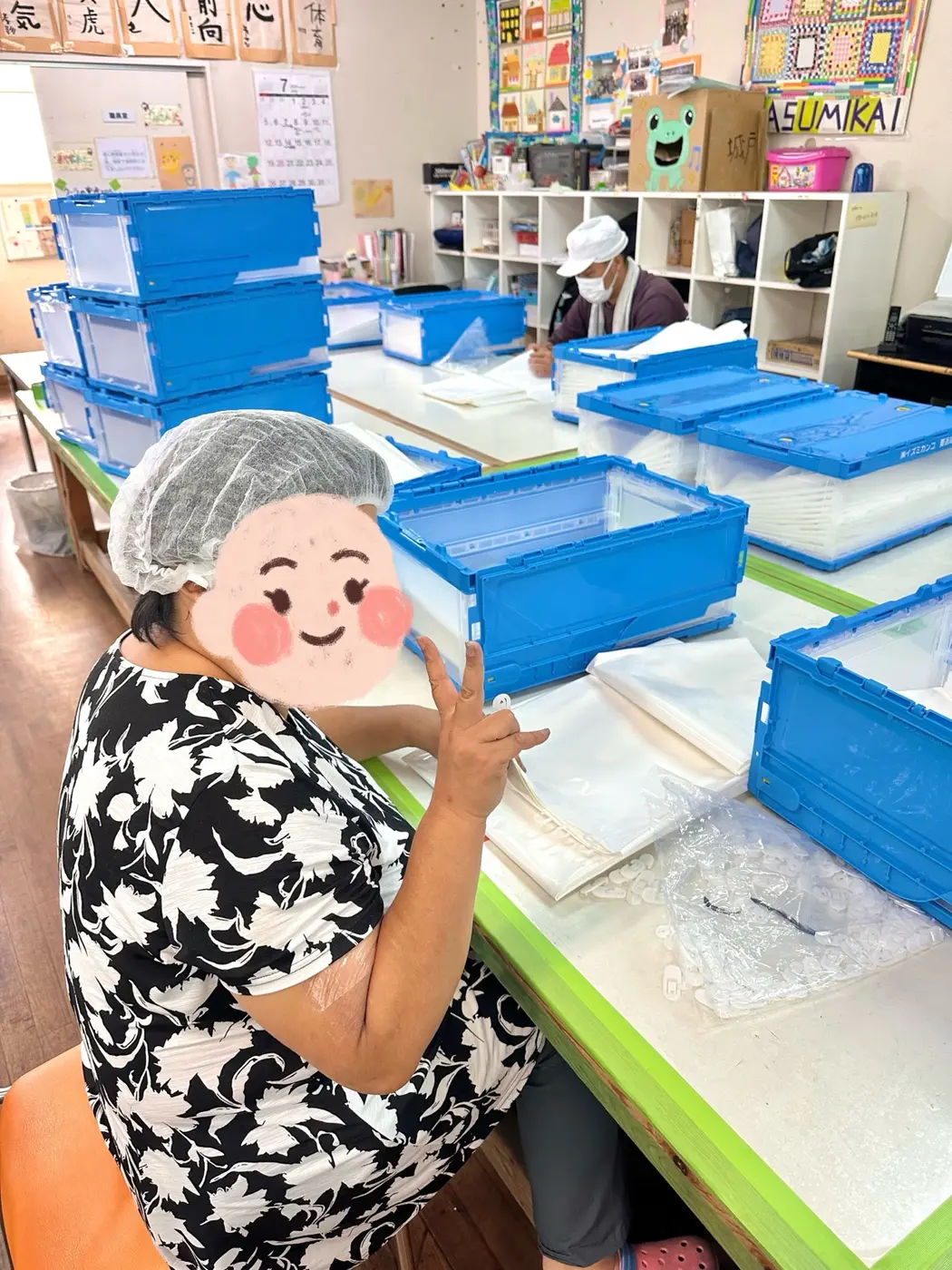 各種製品の軽作業を行う様子